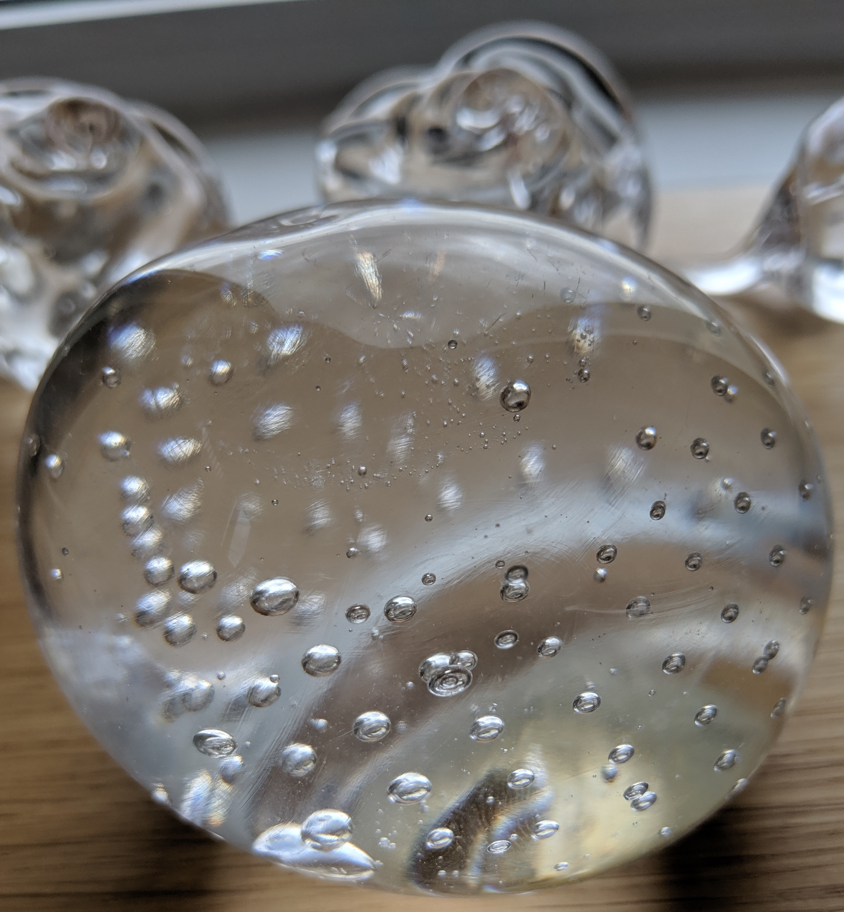 A bubbly paper weight