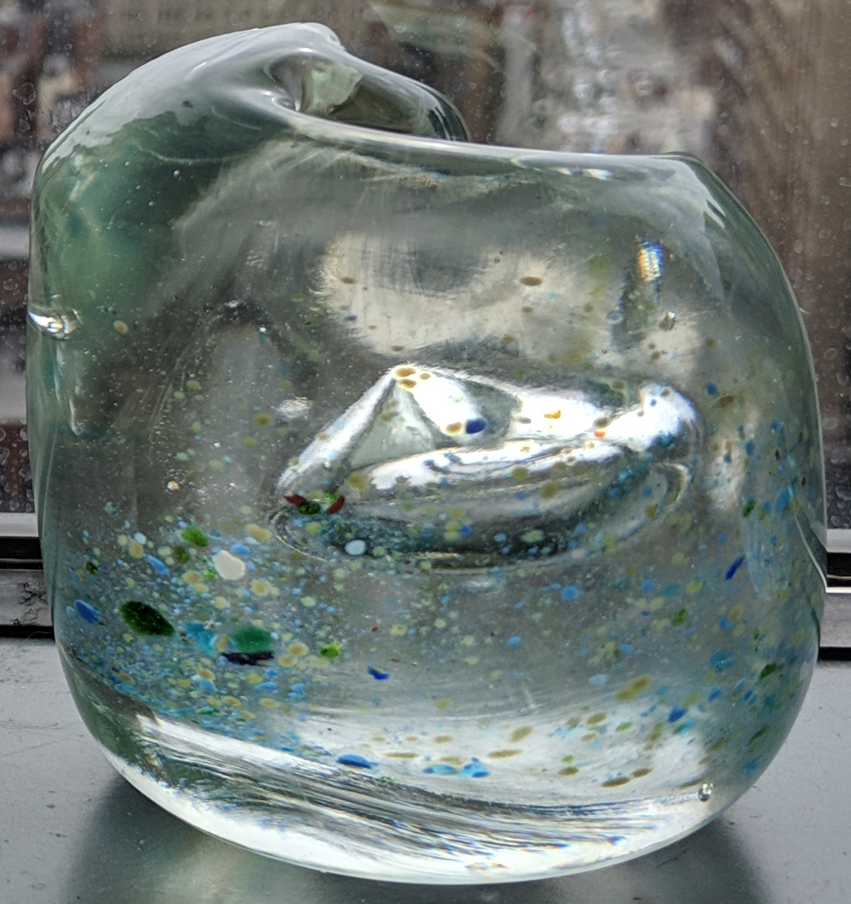 Paper weight with a big bubble in it